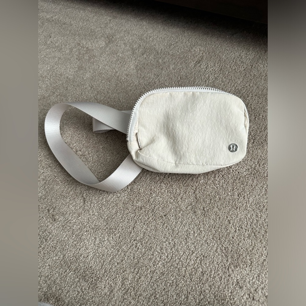 Lululemon 1L Everywhere Belt Bag